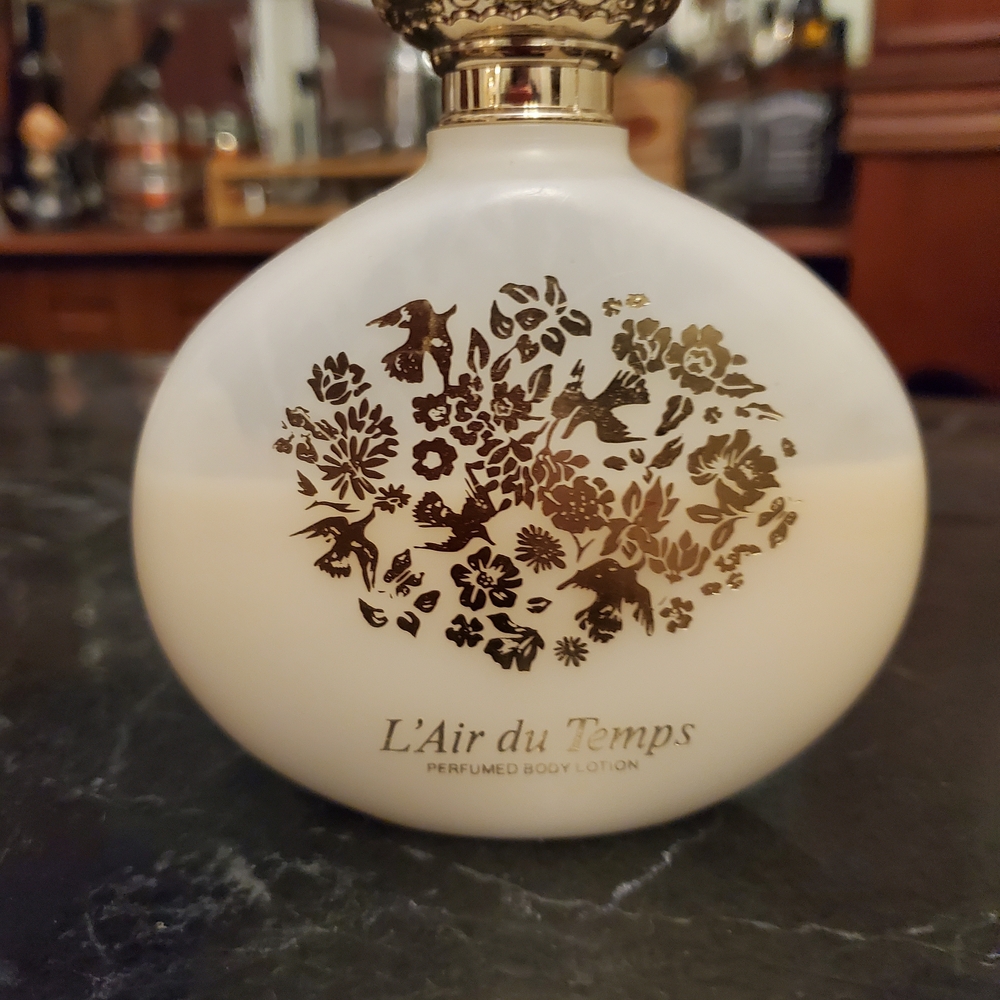Nina Ricci L'Air du Temps Perfumed Body Lotion - White and Gold